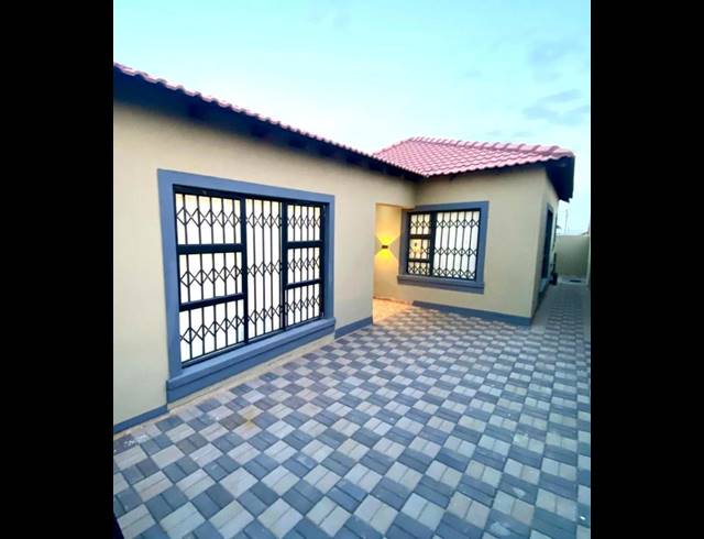 3 BEDROOM HOUSE FOR SALE IN TOEKOMSRUS